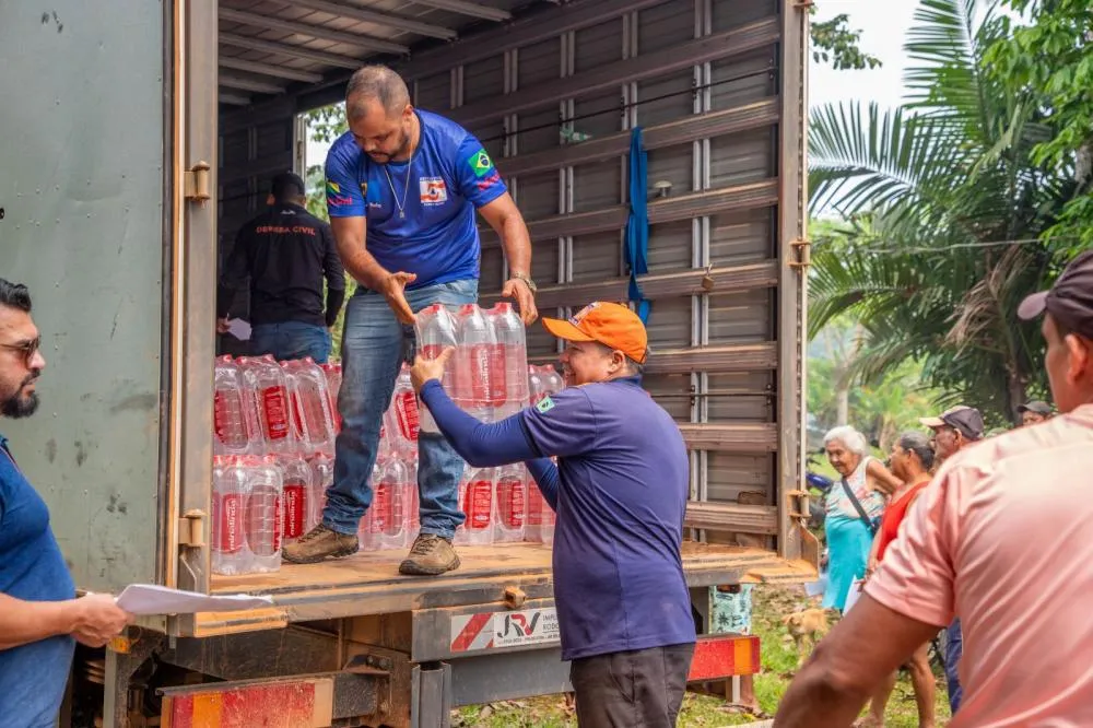 Moradores destas localidades precisam caminhar longas dist&acirc;ncias para ter acesso &agrave; &aacute;gua