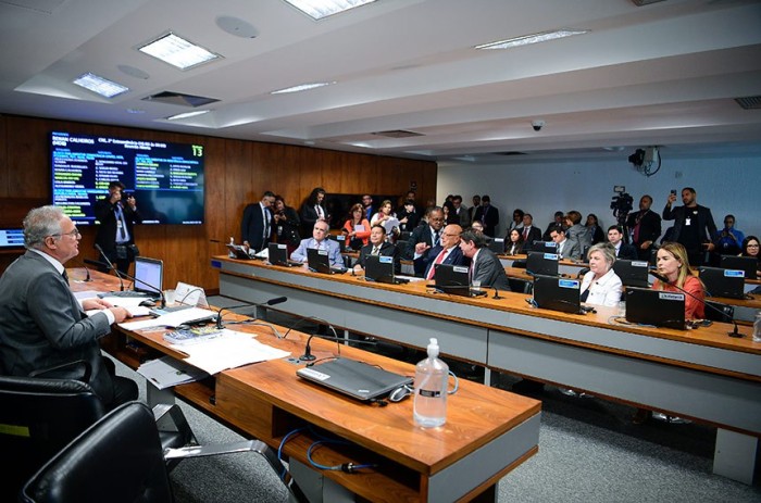 Estímulo à pesquisa em universidade pública está na pauta da CRE