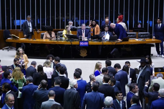 MP que recriou o Bolsa Família está em análise no Plenário; acompanhe
