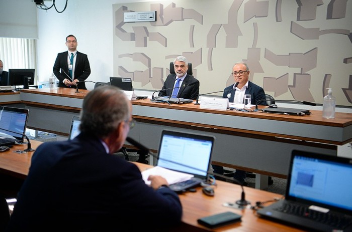 Na CAS, debatedores cobram investimento da União no metrô de Recife