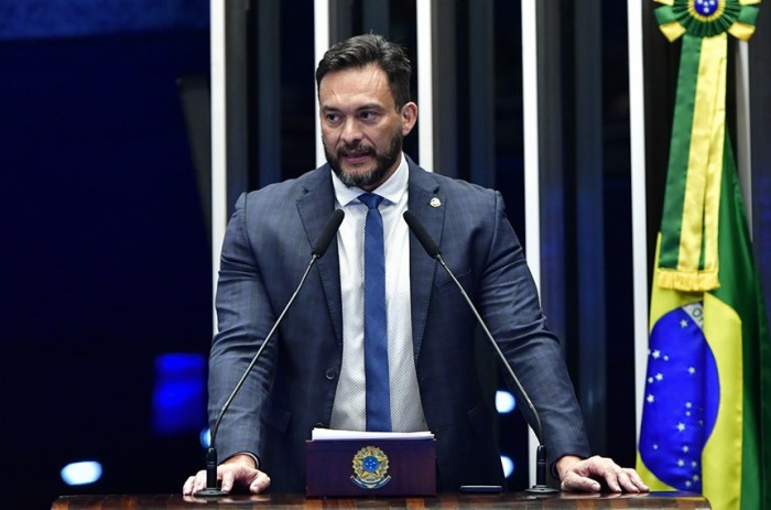 Styvenson chama atenção para alta no endividamento de idosos