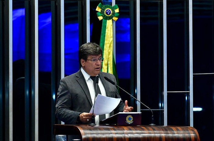 Viana propõe prazo máximo de 18 meses para conclusão de processos de adoção