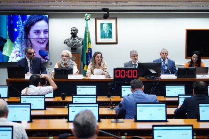 Deputados defendem debate com a Defesa sobre mudanças no sistema de proteção social dos militares