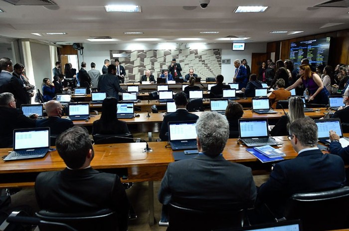 Vai à CCJ pagamento antecipado de despesa de oficial de Justiça em diligência