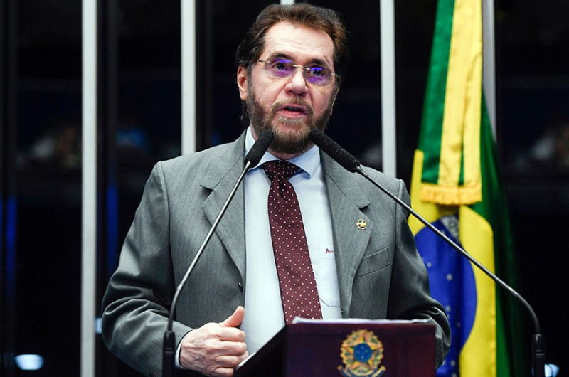 Plínio Valério pede análise de impeachments de ministros do STF