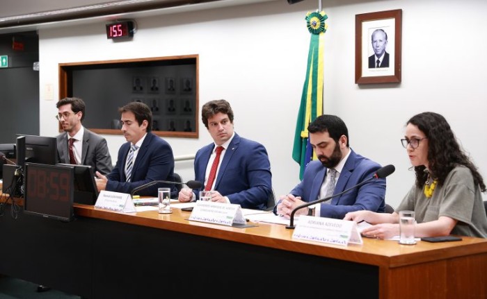 Debatedores apontam necessidade de mais regulamentação do e-commerce, especialmente para importações