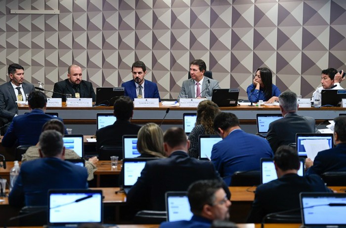 Envolvidos em ataque a bomba também tentaram invadir PF, diz polícia civil