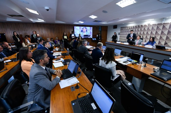 CPMI ouvirá o coronel Lawand, que aparece em conversa com Mauro Cid