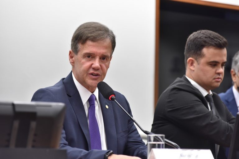 Comissão aprova projeto que obriga uso de escolta armada no transporte de armamentos