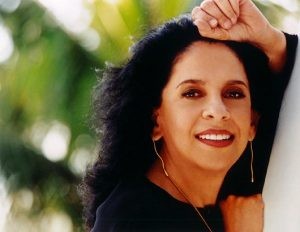 Deputados prestam homenagem à cantora Gal Costa no Plenário da Câmara