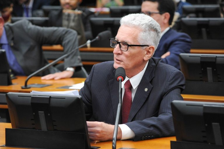 Comissão aprova projeto que prevê apenas dias úteis na contagem de prazo de processo administrativo
