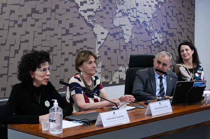 Apoio à ciência passa por educação e combate a desinformação, aponta debate