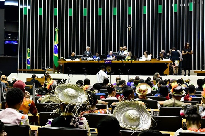 Sessão em homenagem a quadrilheiros destaca força das festas juninas