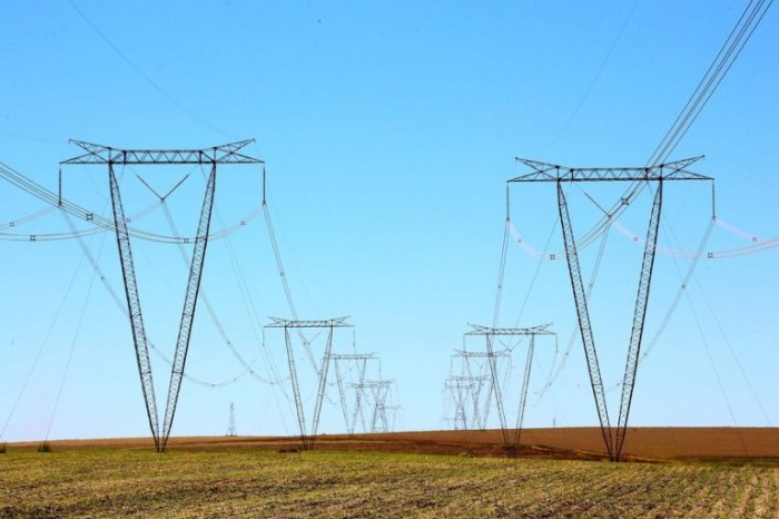 Câmara debate reajuste de tarifas de energia em Pernambuco e no Acre