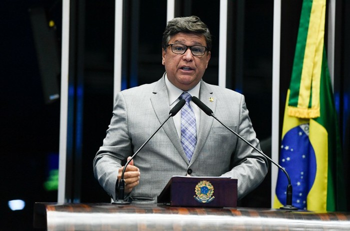 Viana propõe acesso ao FGTS para trabalhadores que se demitem