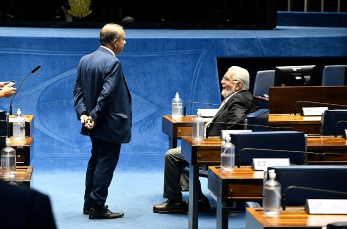 Após acordo com oposição, governo editará novos decretos sobre saneamento