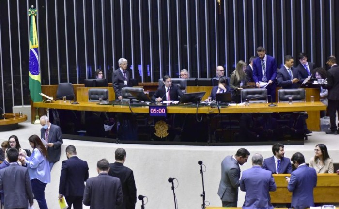 Congresso está reunido para analisar cinco vetos presidenciais; acompanhe