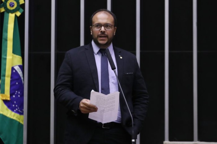 Projeto prevê revisão de contratos do FNDE para garantir conclusão de obras em municípios