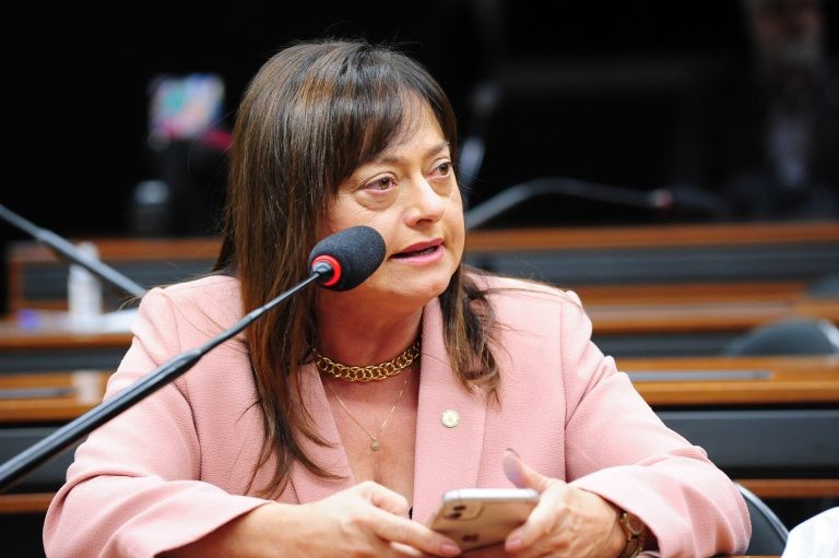 Comissão aprova projeto que proíbe retenção de verba à cultura