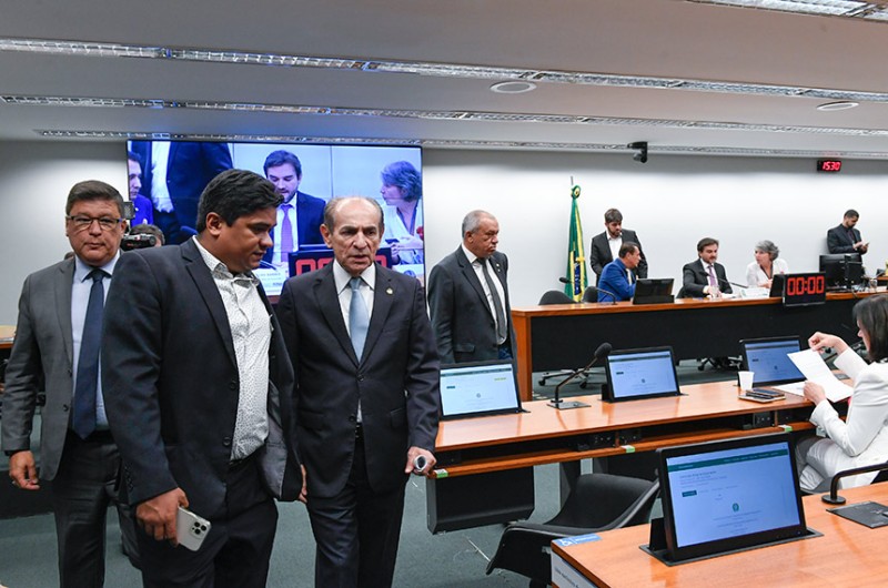 Orçamento 2023 já recebeu R$ 234,3 bi em propostas de emendas