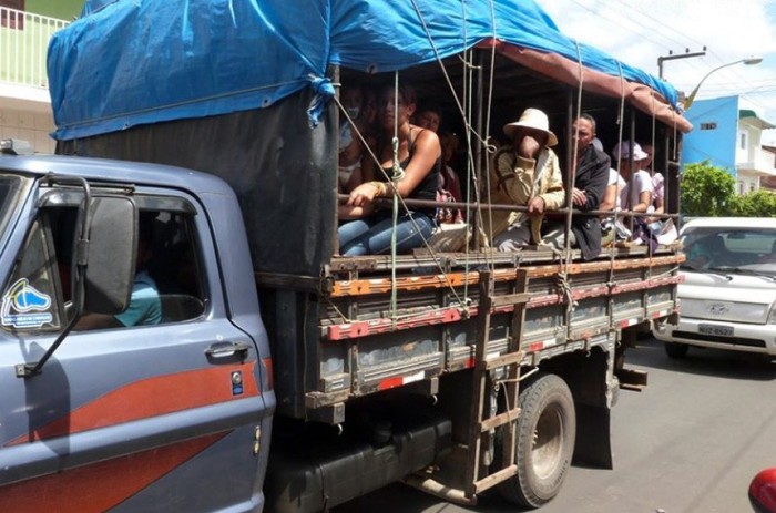 Pau de arara em romarias se torna manifestação cultural