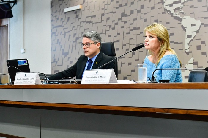 Comissão da MP que retoma obras em escolas vota relatório na terça-feira