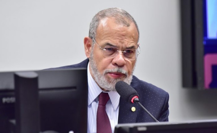 Comissão promove debate sobre projeto que estabelece prazo para planos de saúde no tratamento de neoplasias malignas