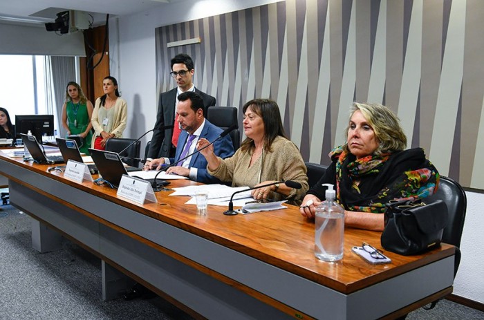 Adiada votação de MP que reajusta salário dos servidores federais