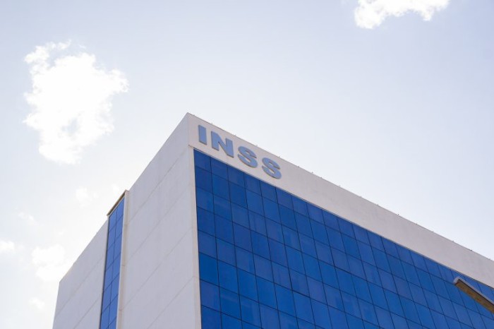 Projeto altera Orçamento de 2023 para beneficiar programa de redução de fila do INSS