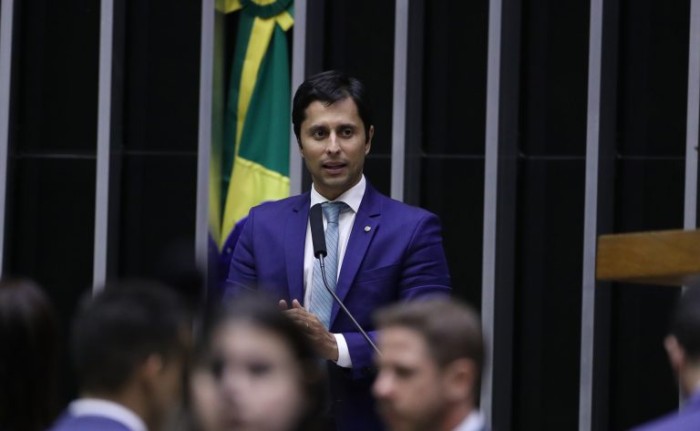 CCJ aprova projeto que define cota para pessoas com deficiência em publicidade do governo