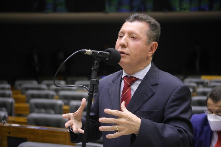 Projeto determina instalação de equipamentos de segurança em piscinas coletivas
