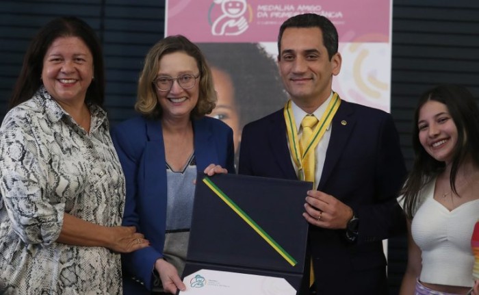 Câmara entrega medalha Amigo da Primeira Infância