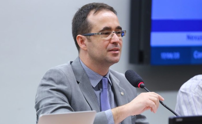 Comissão aprova divulgação de canais para denúncia de maus-tratos contra animais em contas de água, luz e telefone