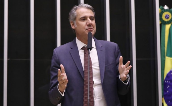 Comissão aprova projeto que prevê regras para contratos de parceria entre esteticistas e clínicas