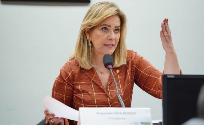Comissão aprova proposta que prevê diploma em formato acessível para alunos com deficiência visual
