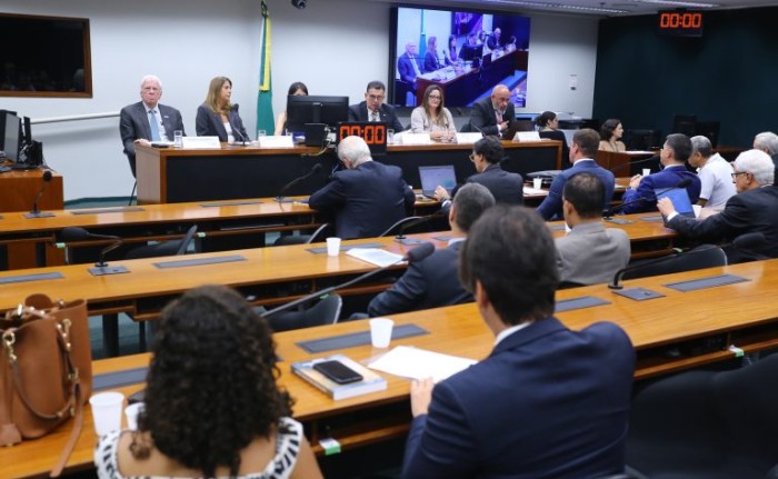 Regulação econômica da praticagem no Brasil põe de lados opostos contratantes e profissionais