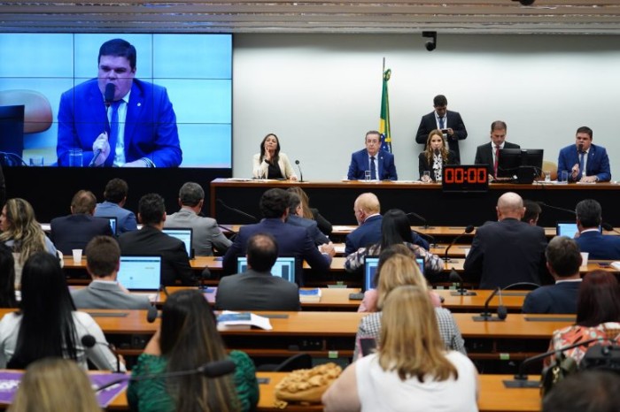 Plano Plurianual contém déficit para 2027 por causa de precatórios