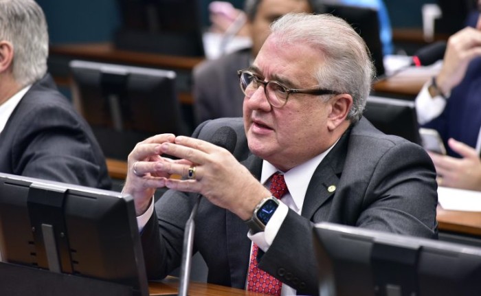 Comissão aprova proposta que regulamenta a venda de pneus reformados
