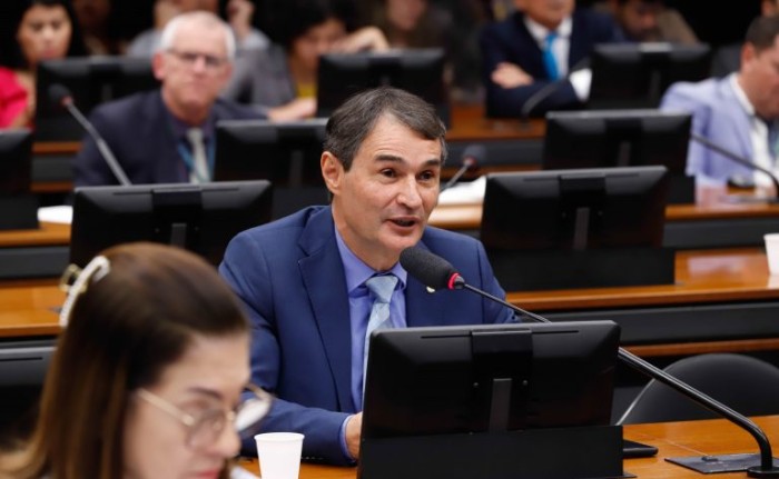 Comissão aprova projeto que reduz em 50% a contribuição de servidores de prefeituras à Previdência