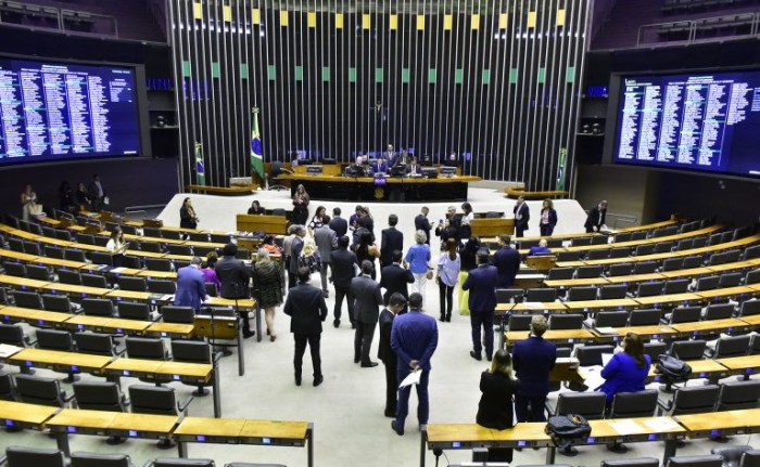 Câmara aprova regime de urgência para dez projetos; acompanhe