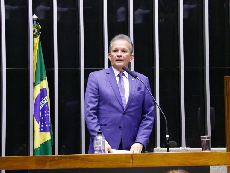 Comissão aprova projeto que cria cargos na Justiça Eleitoral para implementação do registro civil