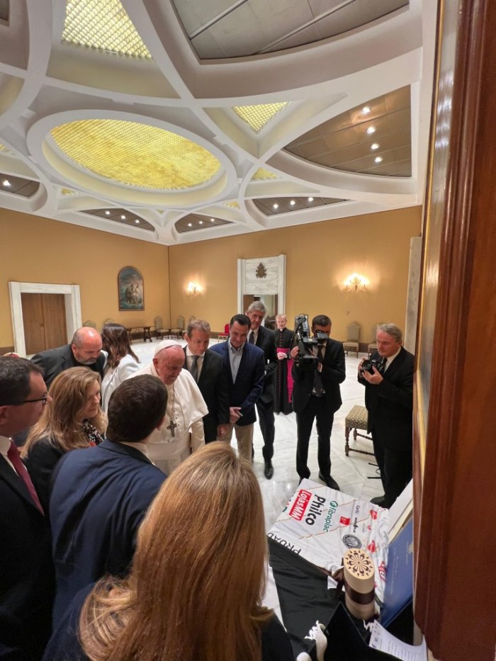 Câmara entrega Prêmio Zilda Arns ao Papa Francisco