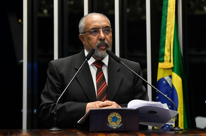 Paim apoia parceria Brasil e Estados Unidos em defesa dos direitos trabalhistas