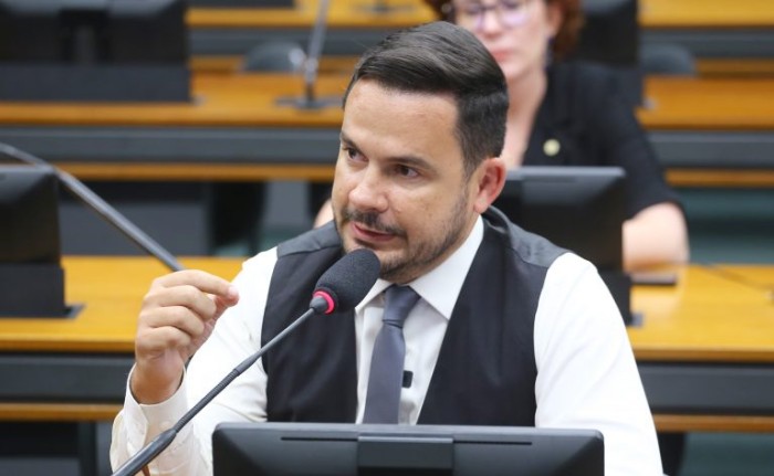 Instalada comissão para analisar proposta que permite a professores acumulação remunerada de cargos