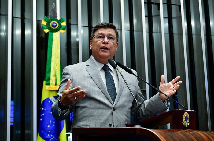 Carlos Viana defende impenhorabilidade de salários e critica decisão do STJ
