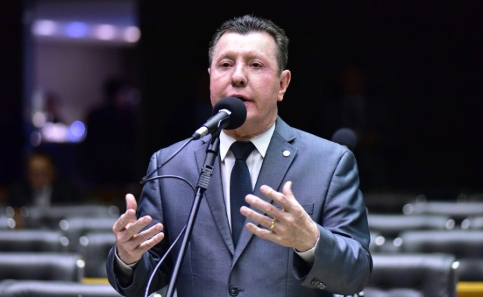 Proposta prevê renegociação para quem estava em dia com o Fies