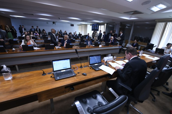 CAE aprova pensão para filhos de vítimas de feminicídio