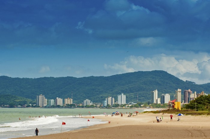 Santa Catarina lidera ranking nacional de praias em selo Bandeira Azul