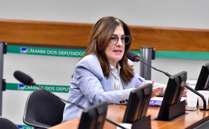 Comissão aprova projeto que inclui cuidador de idoso entre serviços domiciliares ofertados pelo SUS