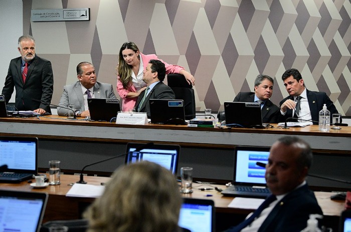 CCJ aprova diretrizes para valorização dos profissionais de educação básica